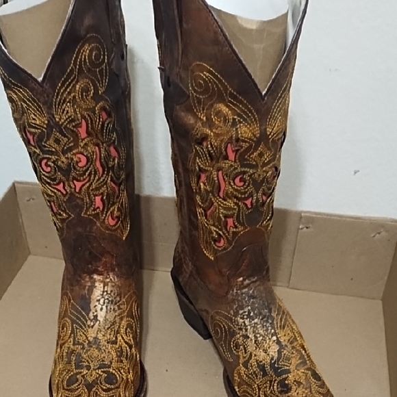 Dusty Rocker Boots - Picture 2 of 7